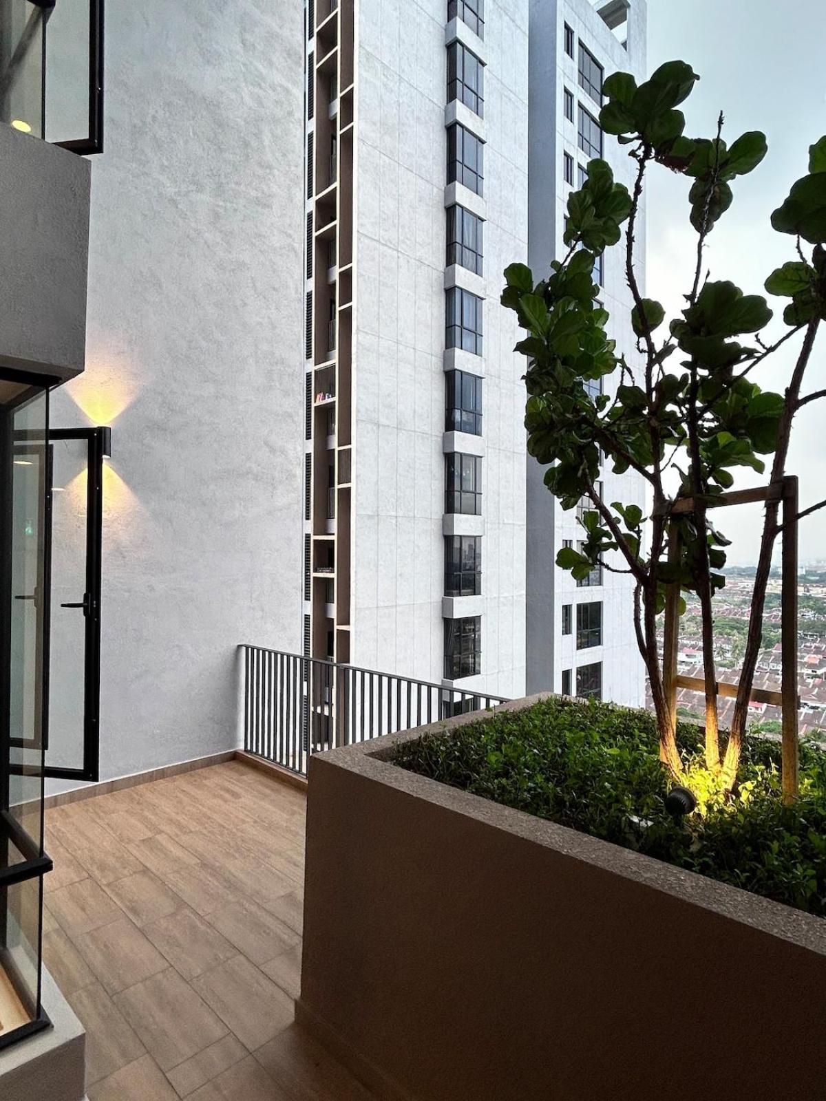Cozy Sky Trees Fast Internet Pool Smartv Sauna A16 Apartment Johor Bahru