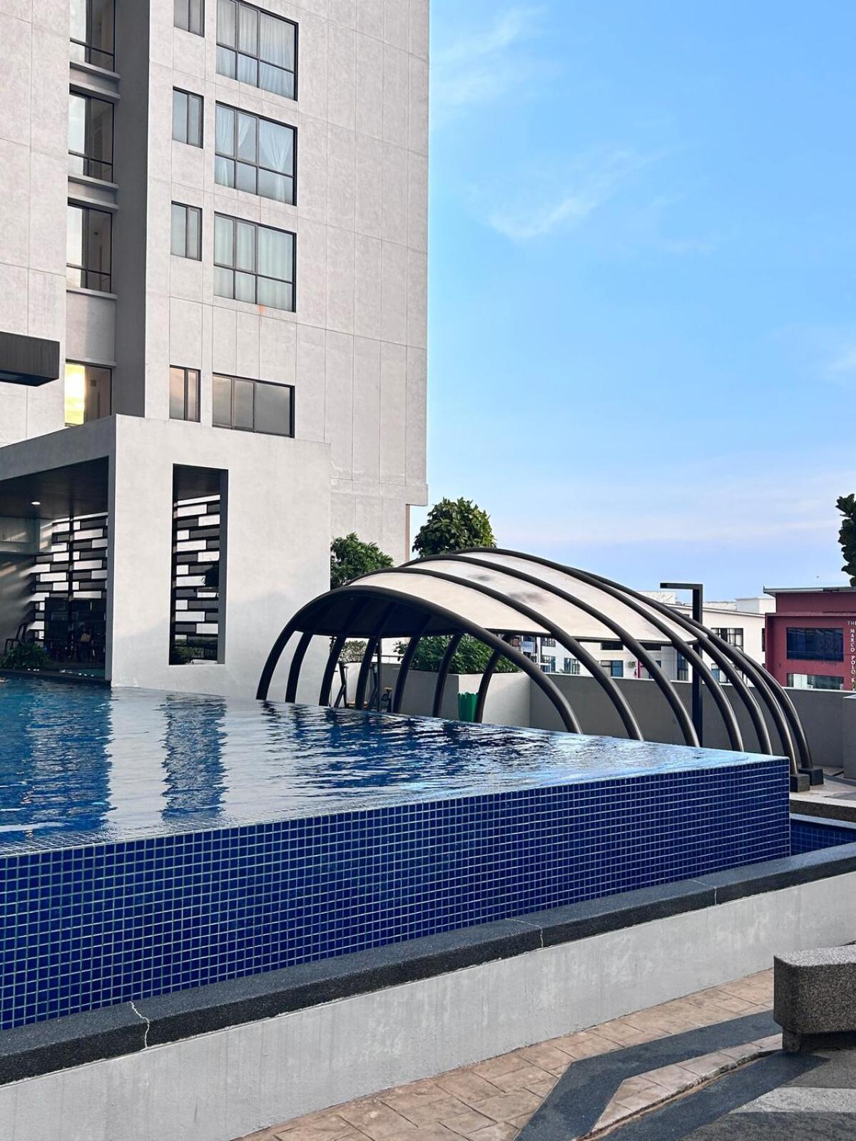 Cozy Sky Trees Fast Internet Pool Smartv Sauna A16 Johor Bahru