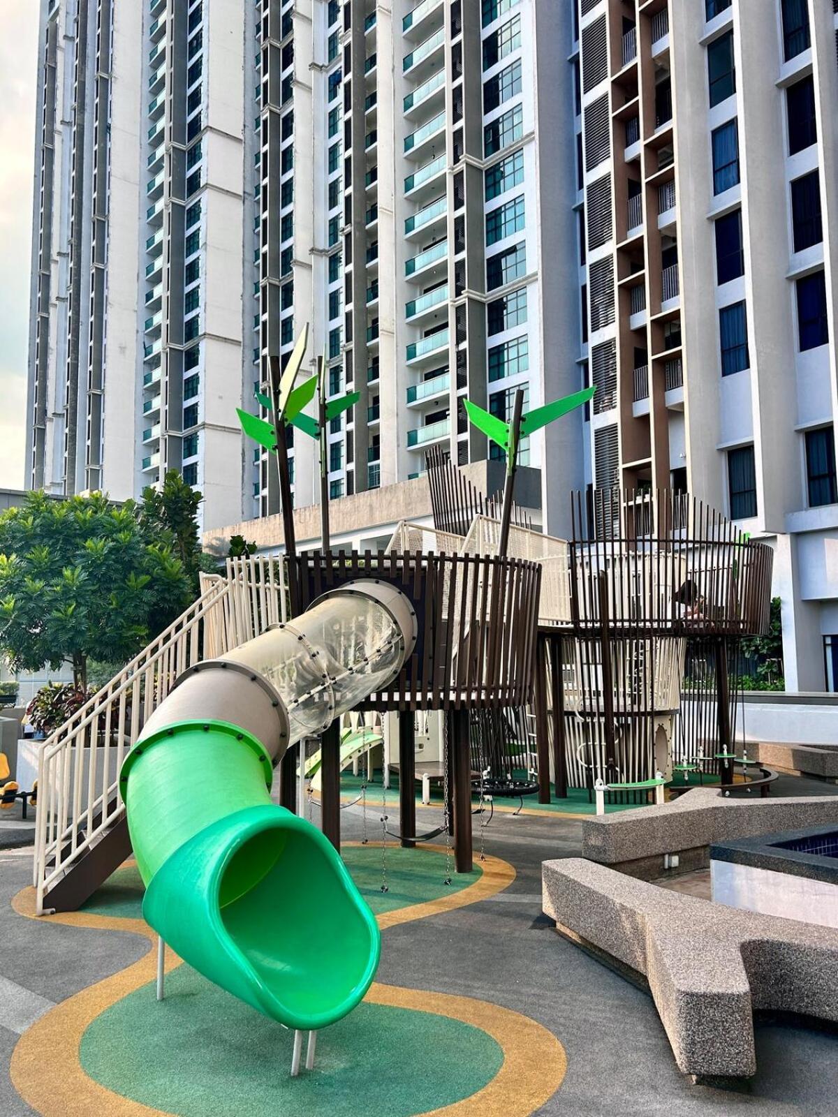 Cozy Sky Trees Fast Internet Pool Smartv Sauna A16 * Johor Bahru